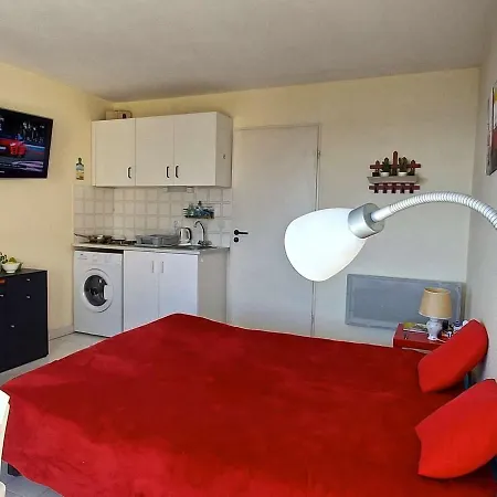 Apartment Avec Piscine, Parking, Climatisation, Proche - Fr-1-723-30 *